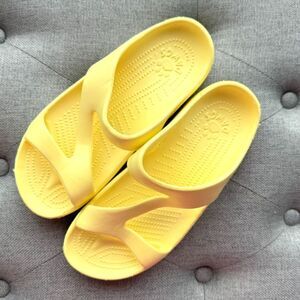 DAWGS Women’s Z Sandals Size 6 - Yellow NEW